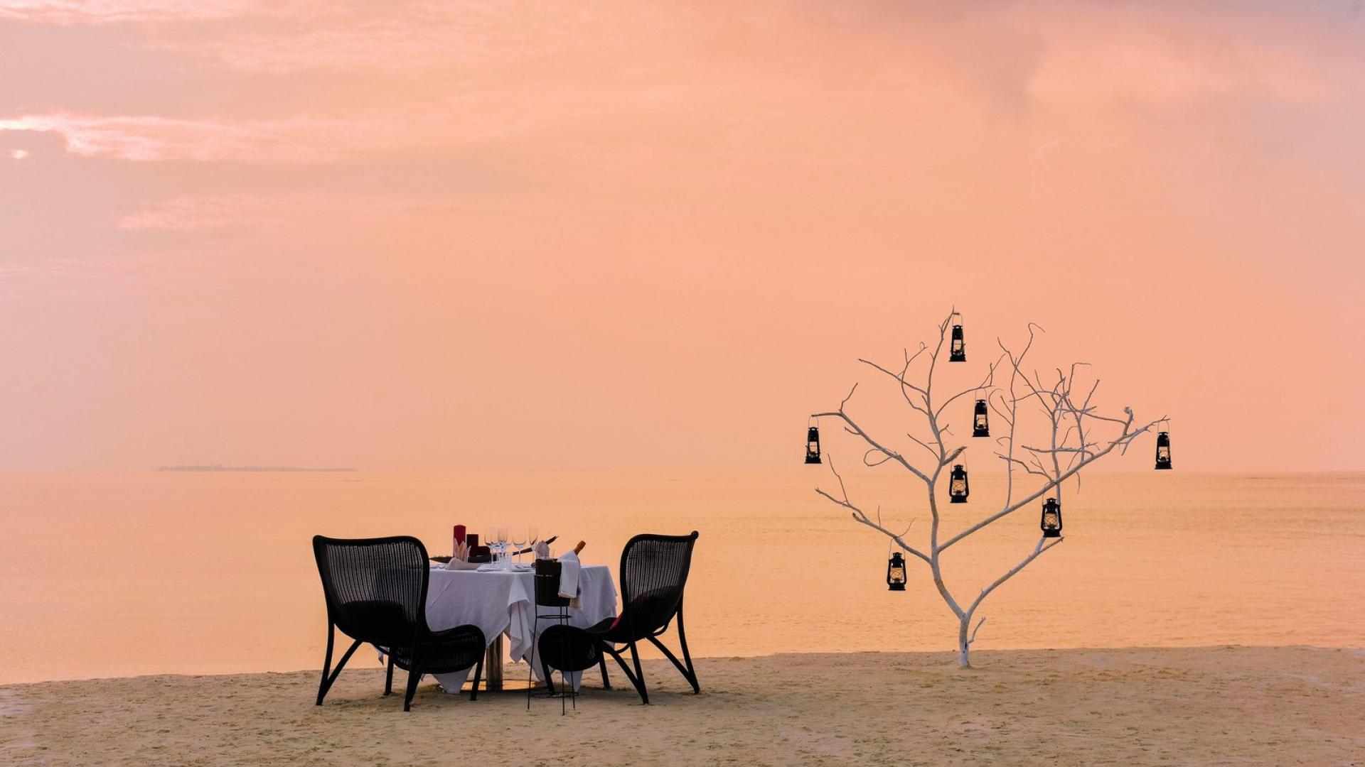 Kanuhura_beach_dining__5_-1599x931-78da1f34-38cc-41c5-a5ca-5d184e36e049 Kanuhura_beach_dining__5_-1599x931-78da1f34-38cc-41c5-a5ca-5d184e36e049