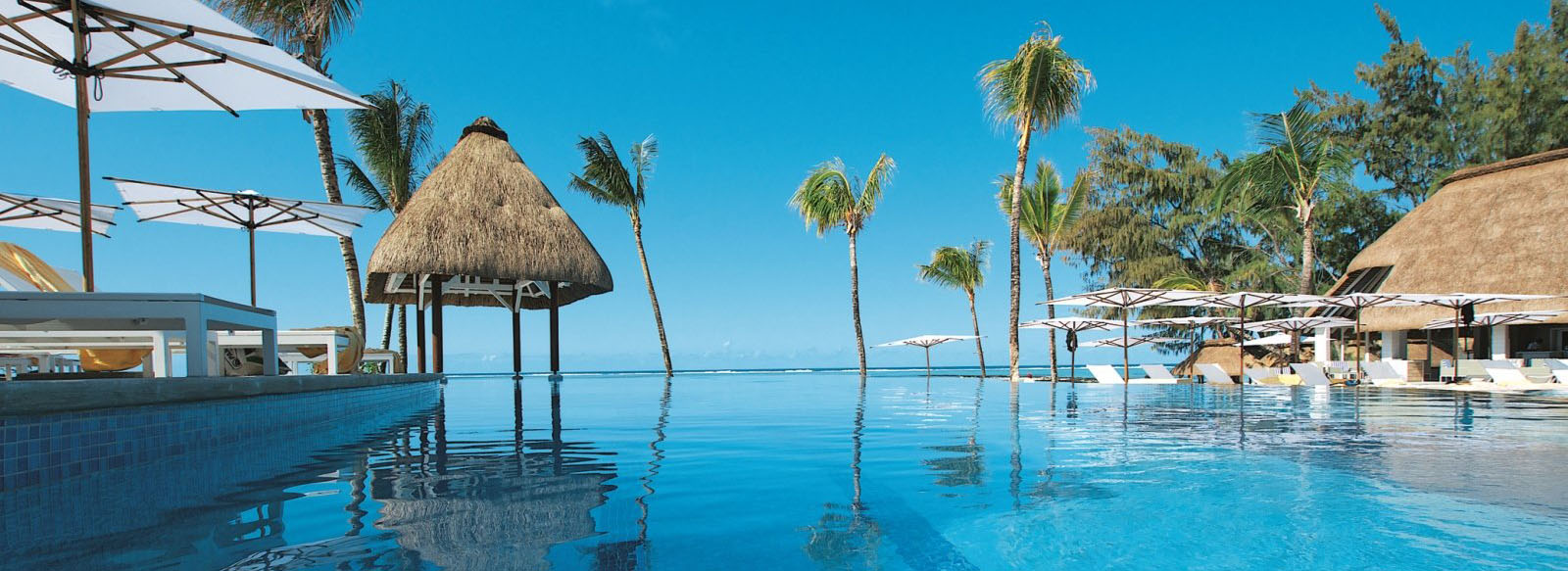 main-pool-view-ambre_2100x1391_300_cmyk main-pool-view-ambre_2100x1391_300_cmyk